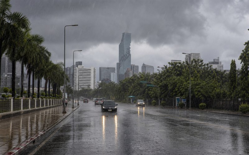 タイ気象局、30日まで全国で大雨・高波を警告